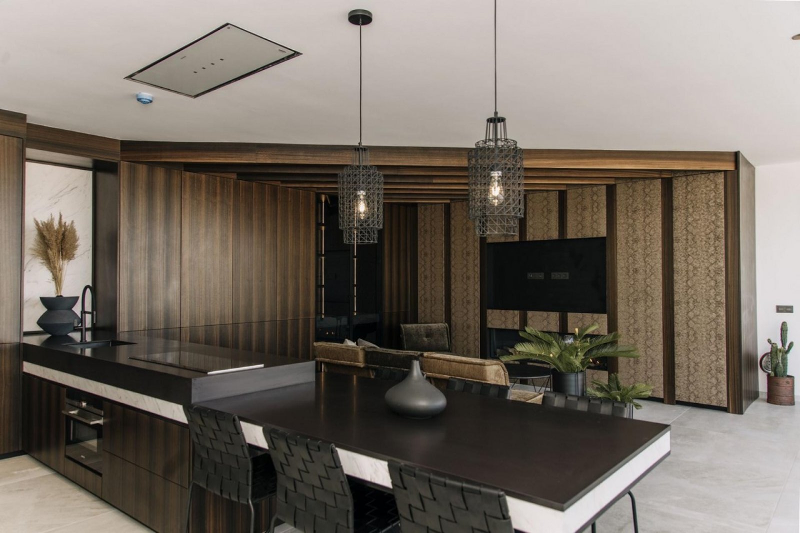 <p>Villa provided with 4 Bedrooms and 4 Bathrooms, infinity swimming pool and private garage. </p><p>The Residencial Oceanic is a unique concept, a...
