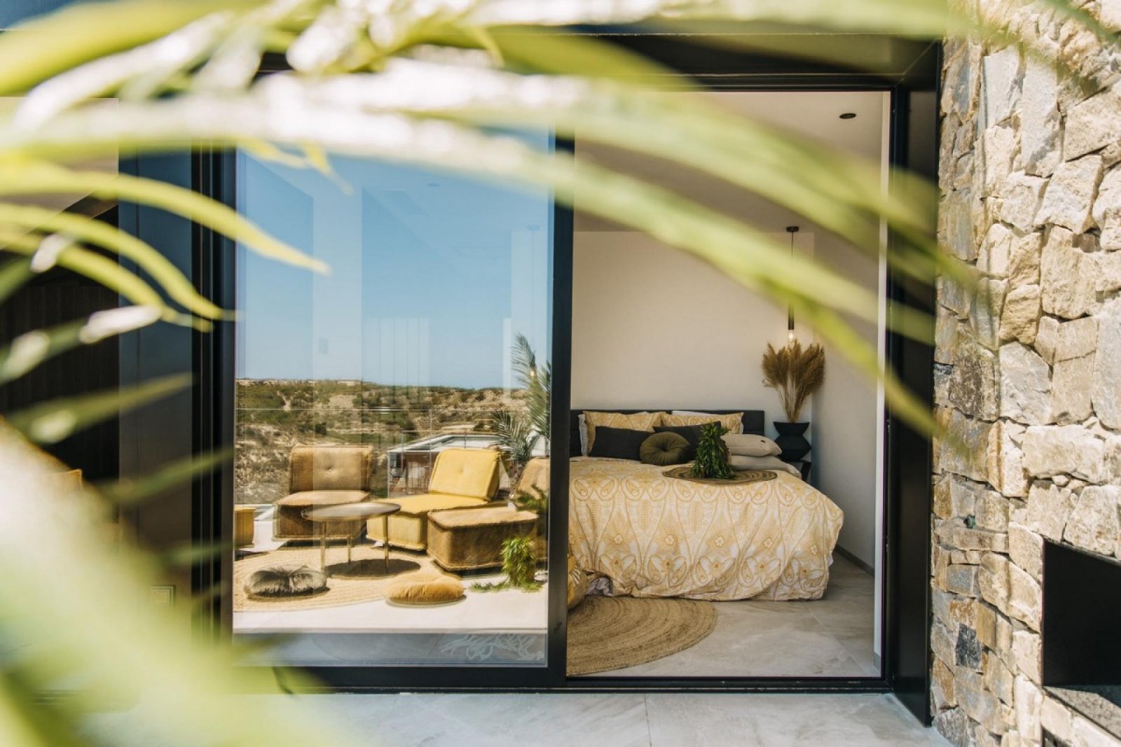 <p>Villa provided with 4 Bedrooms and 4 Bathrooms, infinity swimming pool and private garage. </p><p>The Residencial Oceanic is a unique concept, a...