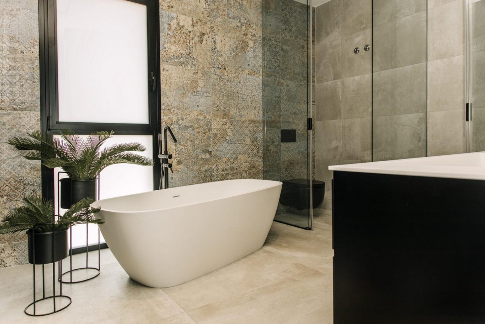 <p>Villa provided with 4 Bedrooms and 4 Bathrooms, infinity swimming pool and private garage. </p><p>The Residencial Oceanic is a unique concept, a...