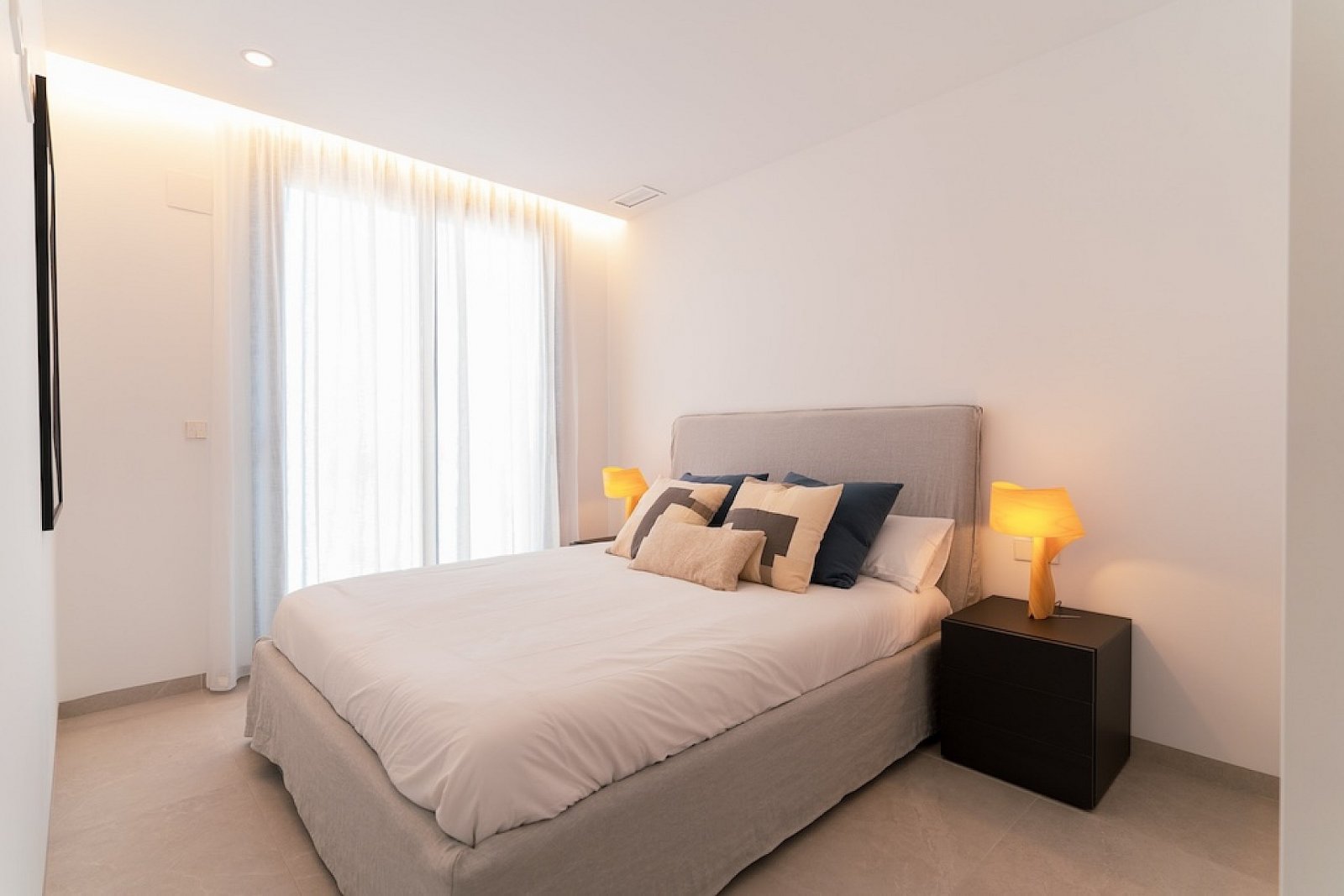 <p>Villa provided with 4 Bedrooms and 4 Bathrooms, private swimming pool and parking space on own plot. </p><p>These villas in Rojales offer a uniq...