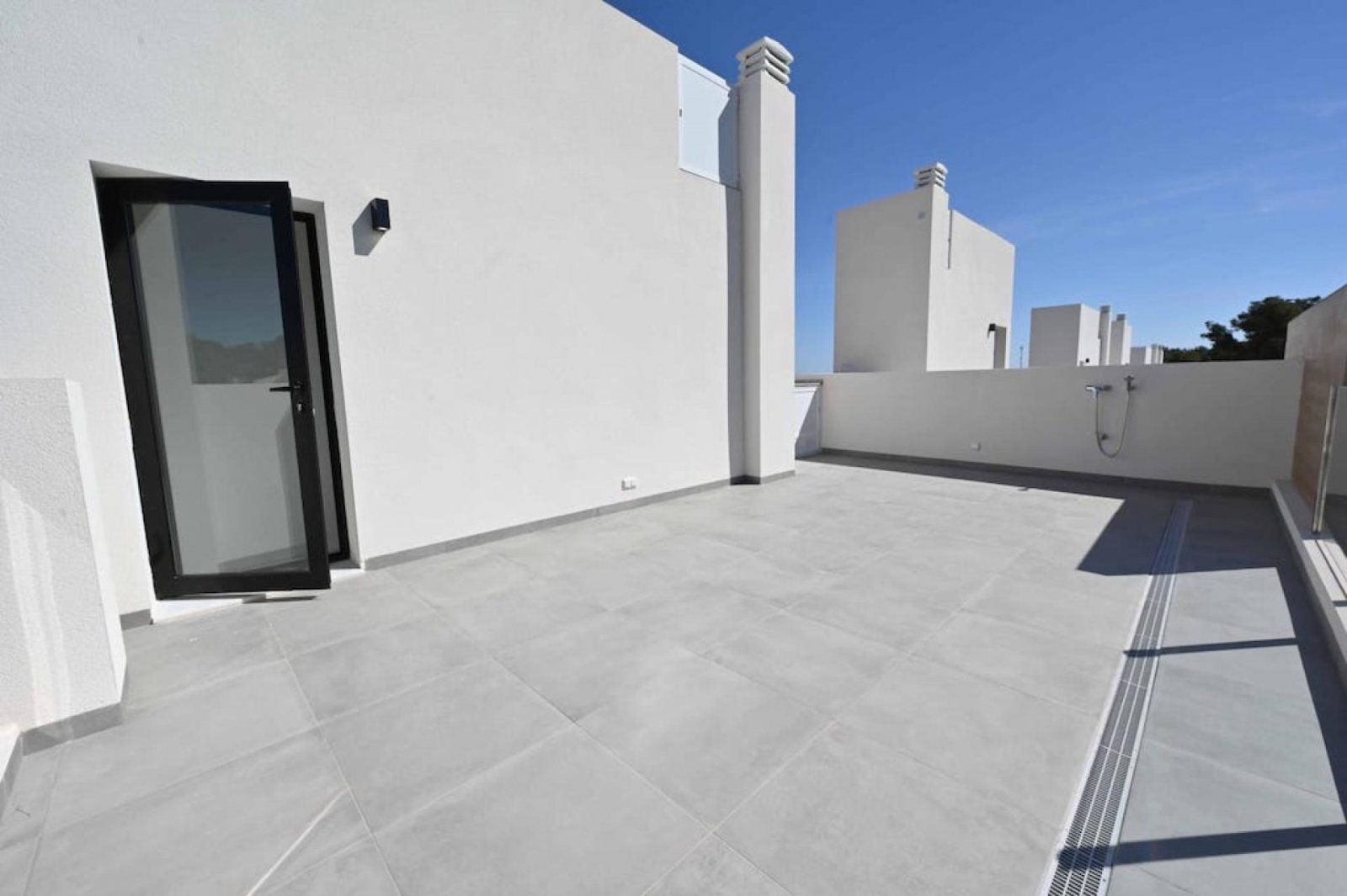 <p>Terraced villa provided with 3 Bedrooms and 3 Bathrooms, optional swimming pool and private parking space within domain. </p><p>The residential ...
