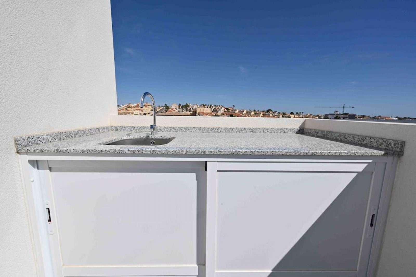 <p>Terraced villa provided with 3 Bedrooms and 3 Bathrooms, optional swimming pool and private parking space within domain. </p><p>The residential ...