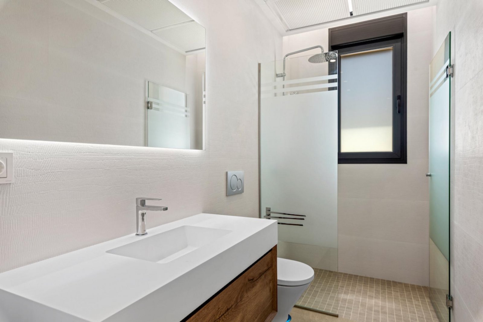 <p>Villa provided with 3 Bedrooms and 3 Bathrooms, private swimming pool and parking space on own plot. </p><p>Discover this beautiful development ...