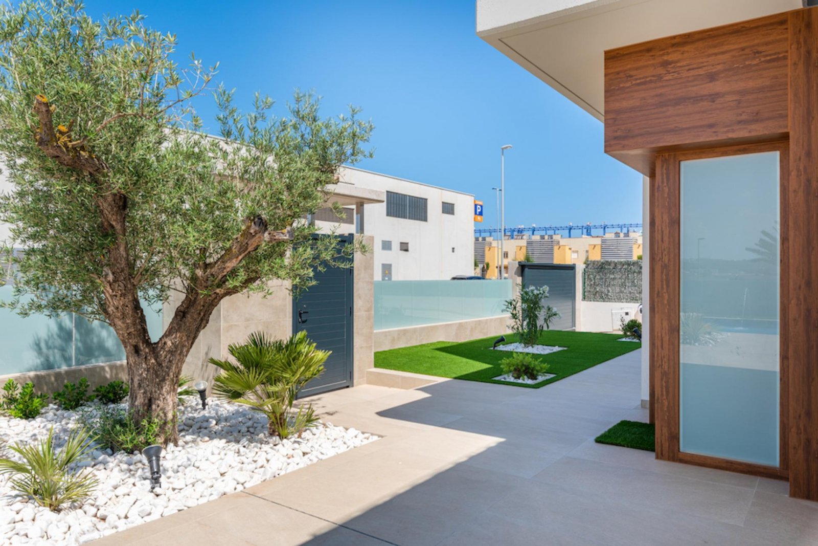 <p>Villa provided with 3 Bedrooms and 3 Bathrooms, private swimming pool and parking space on own plot. </p><p>Discover this beautiful development ...