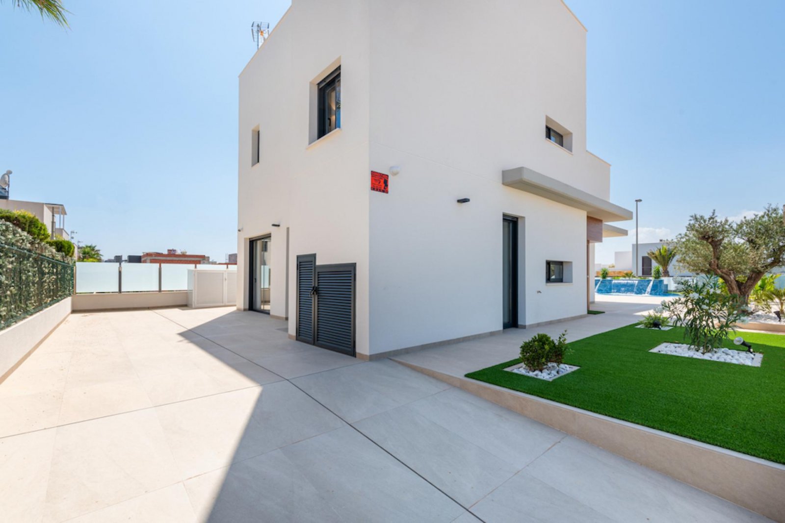 <p>Villa provided with 3 Bedrooms and 3 Bathrooms, private swimming pool and parking space on own plot. </p><p>Discover this beautiful development ...
