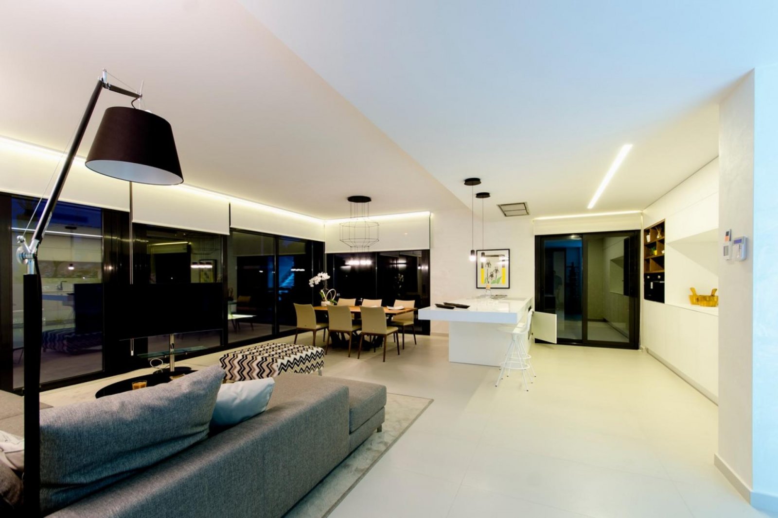 <p>Villa provided with 4 Bedrooms and 4 Bathrooms, infinity swimming pool and underground parking space. </p><p>Discover this beautiful development...