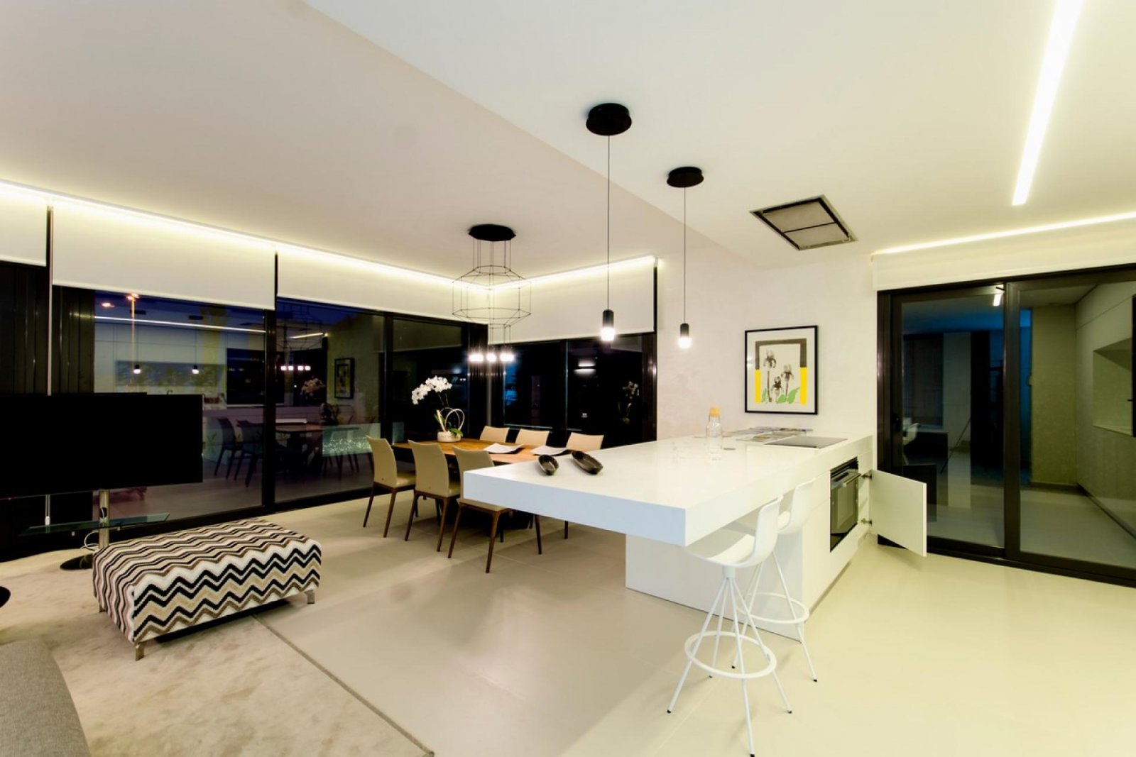 <p>Villa provided with 4 Bedrooms and 4 Bathrooms, infinity swimming pool and underground parking space. </p><p>Discover this beautiful development...