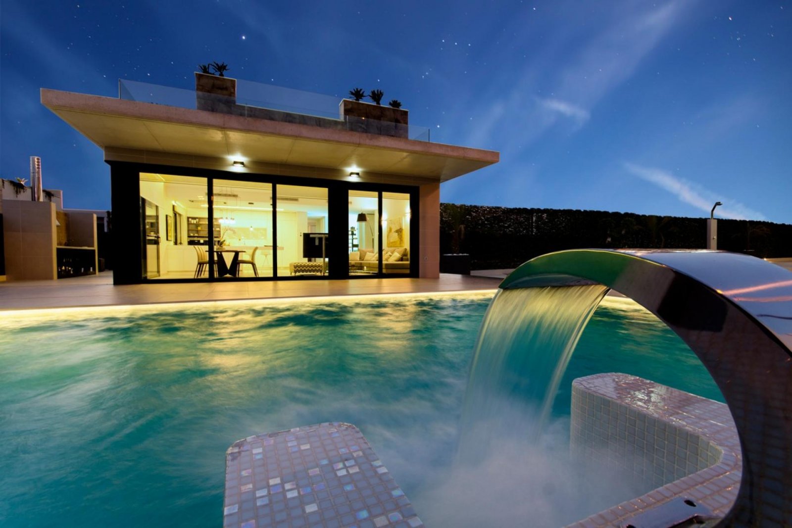 <p>Villa provided with 4 Bedrooms and 4 Bathrooms, infinity swimming pool and underground parking space. </p><p>Discover this beautiful development...
