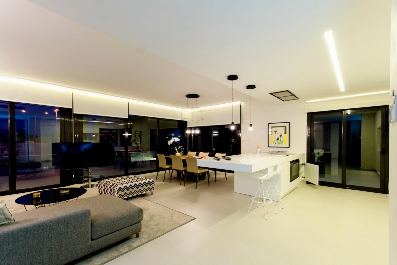 <p>Villa provided with 4 Bedrooms and 4 Bathrooms, infinity swimming pool and underground parking space. </p><p>Discover this beautiful development...