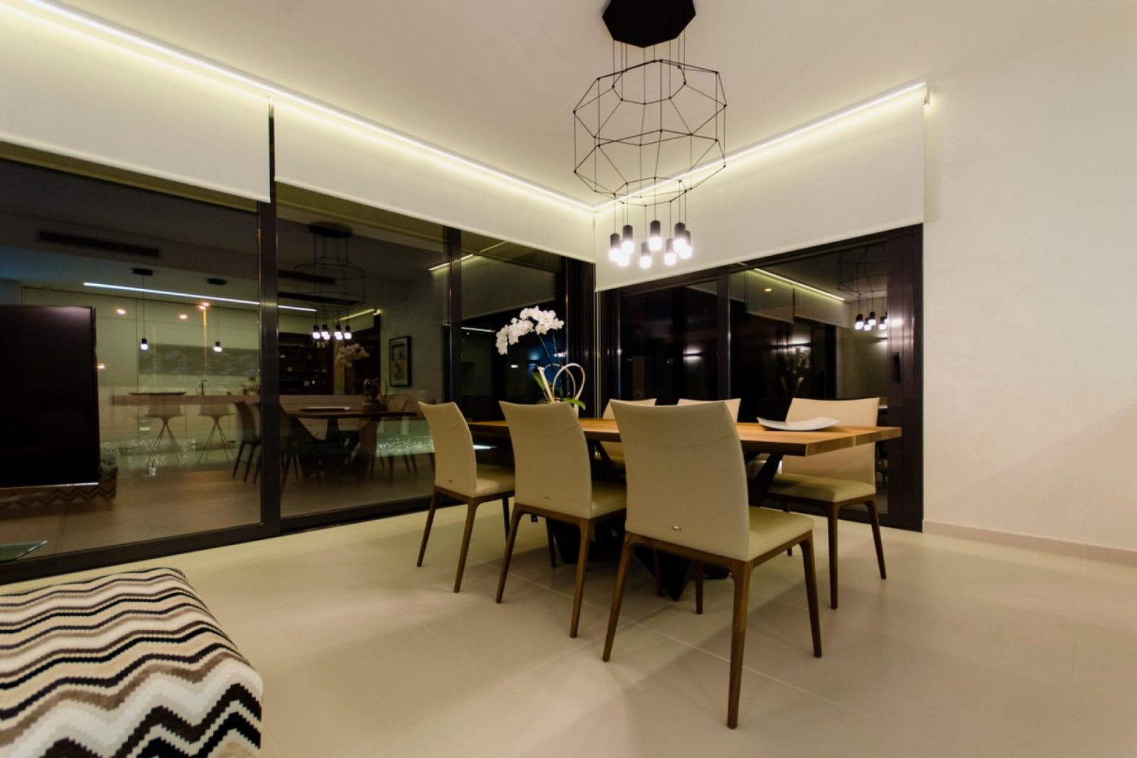 <p>Villa provided with 4 Bedrooms and 4 Bathrooms, infinity swimming pool and underground parking space. </p><p>Discover this beautiful development...