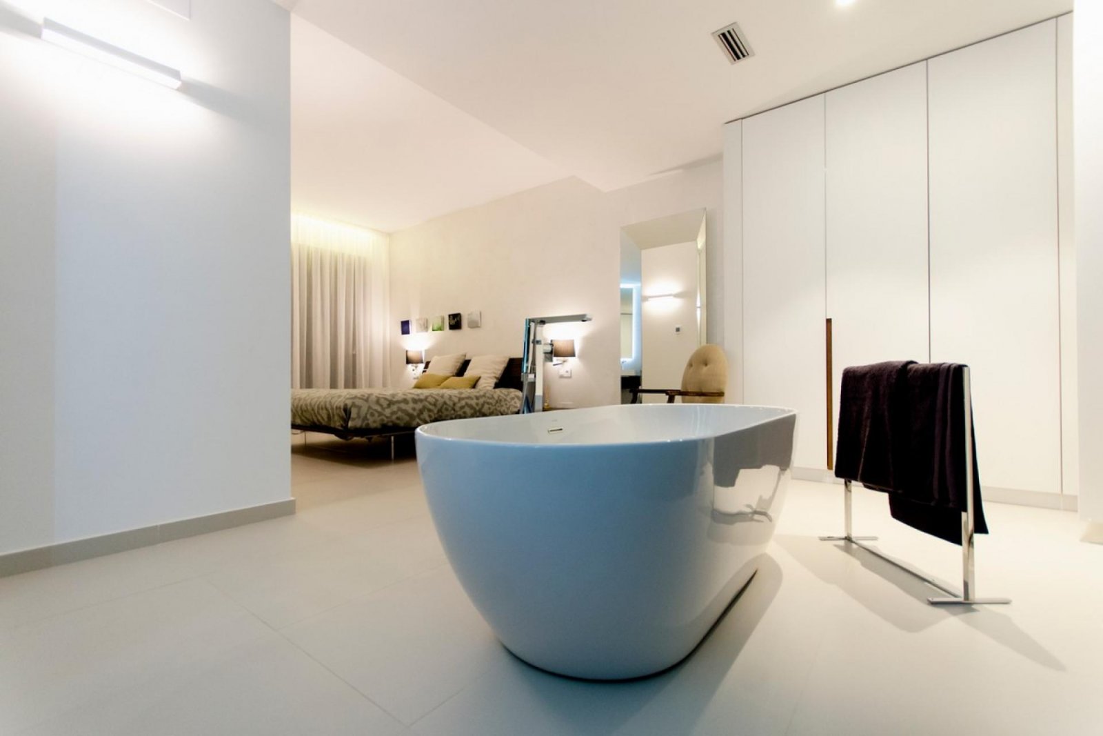 <p>Villa provided with 4 Bedrooms and 4 Bathrooms, infinity swimming pool and underground parking space. </p><p>Discover this beautiful development...