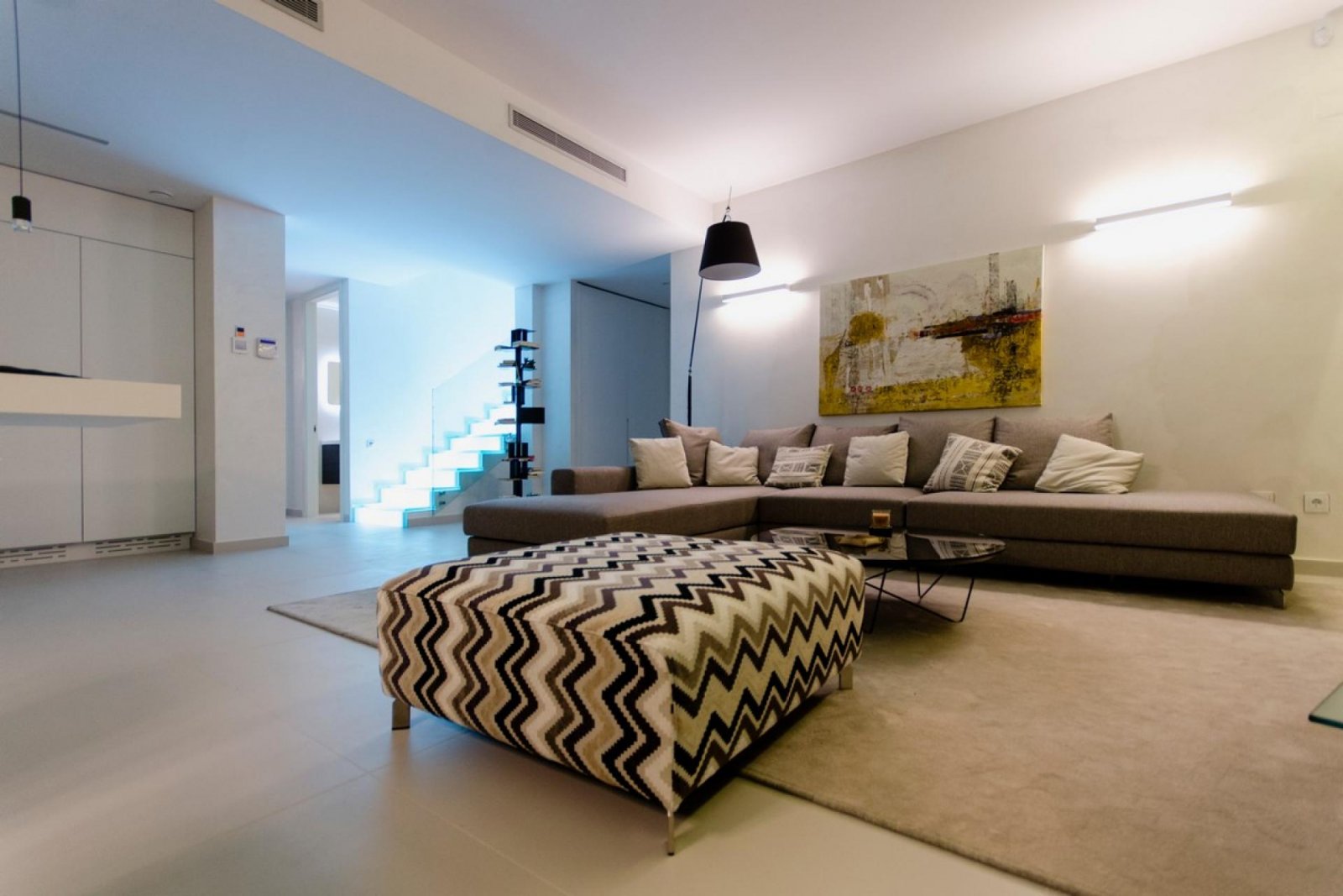 <p>Villa provided with 4 Bedrooms and 4 Bathrooms, infinity swimming pool and underground parking space. </p><p>Discover this beautiful development...