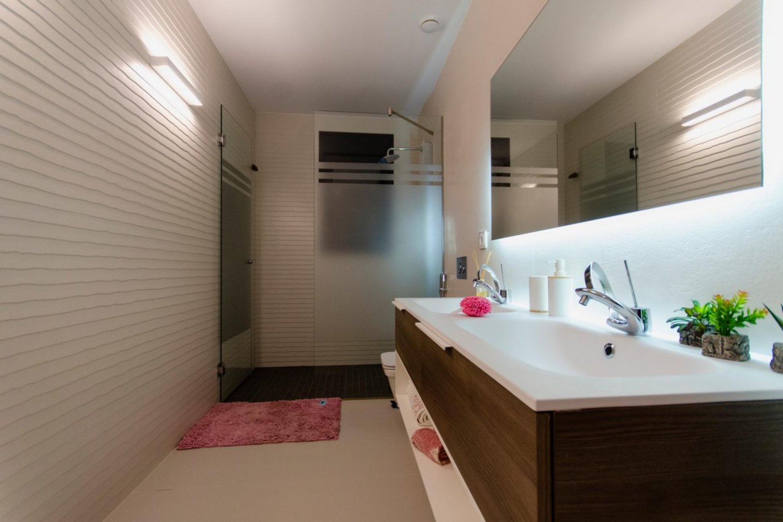 <p>Villa provided with 4 Bedrooms and 4 Bathrooms, infinity swimming pool and underground parking space. </p><p>Discover this beautiful development...