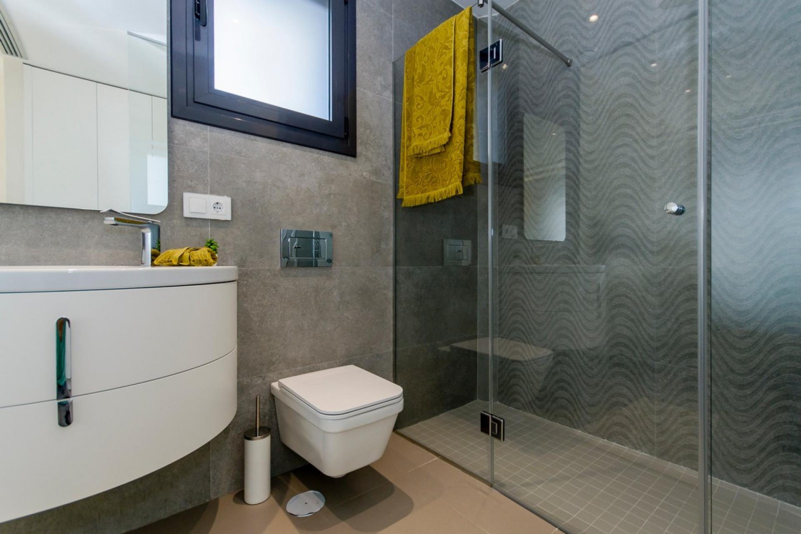 <p>Villa provided with 3 Bedrooms and 4 Bathrooms, private swimming pool and underground parking space. </p><p>Discover this beautiful development ...