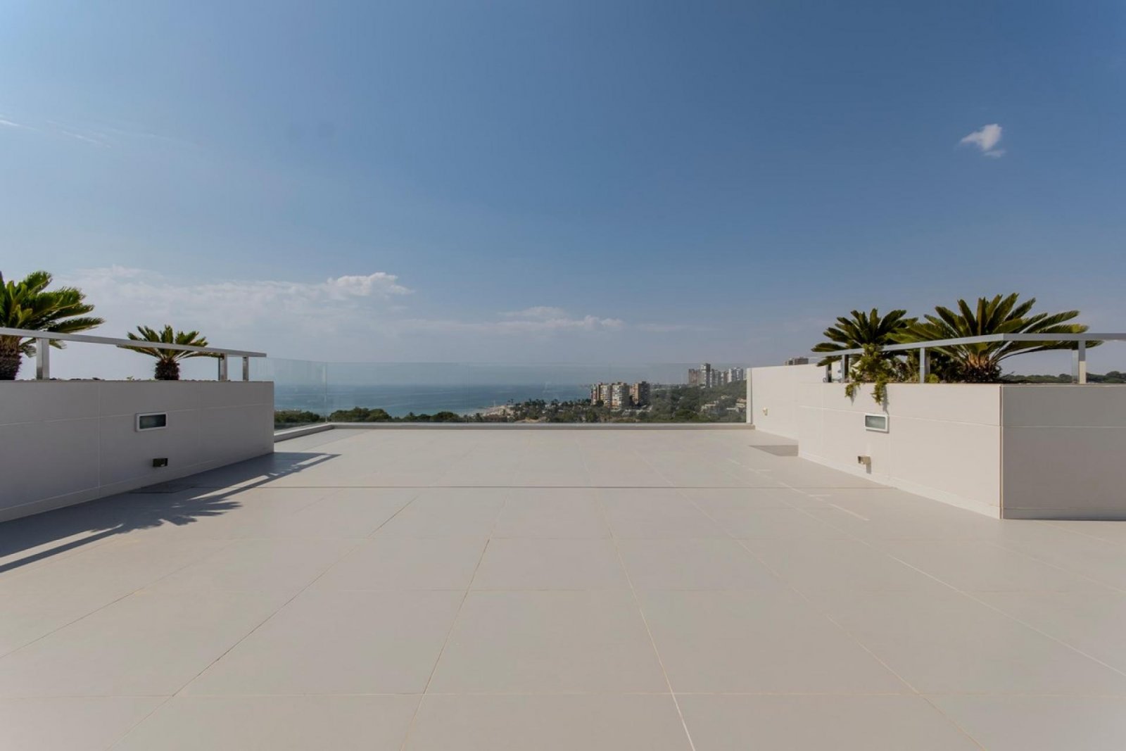 <p>Villa provided with 3 Bedrooms and 4 Bathrooms, private swimming pool and underground parking space. </p><p>Discover this beautiful development ...