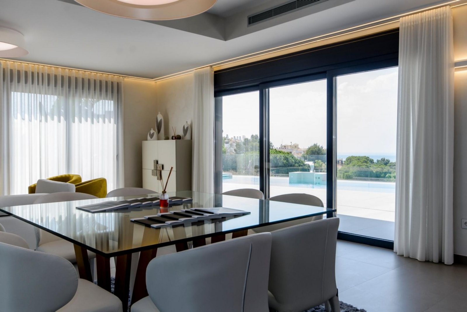 <p>Villa provided with 3 Bedrooms and 4 Bathrooms, private swimming pool and underground parking space. </p><p>Discover this beautiful development ...