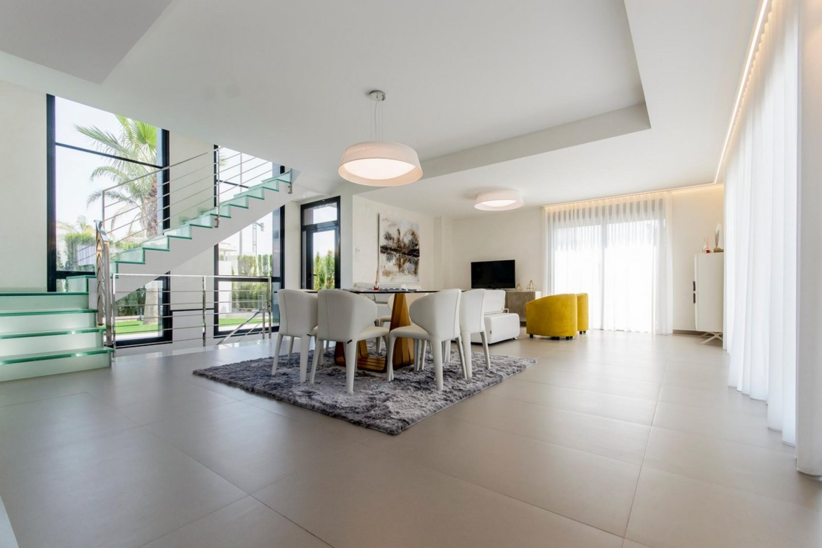 <p>Villa provided with 3 Bedrooms and 4 Bathrooms, private swimming pool and underground parking space. </p><p>Discover this beautiful development ...