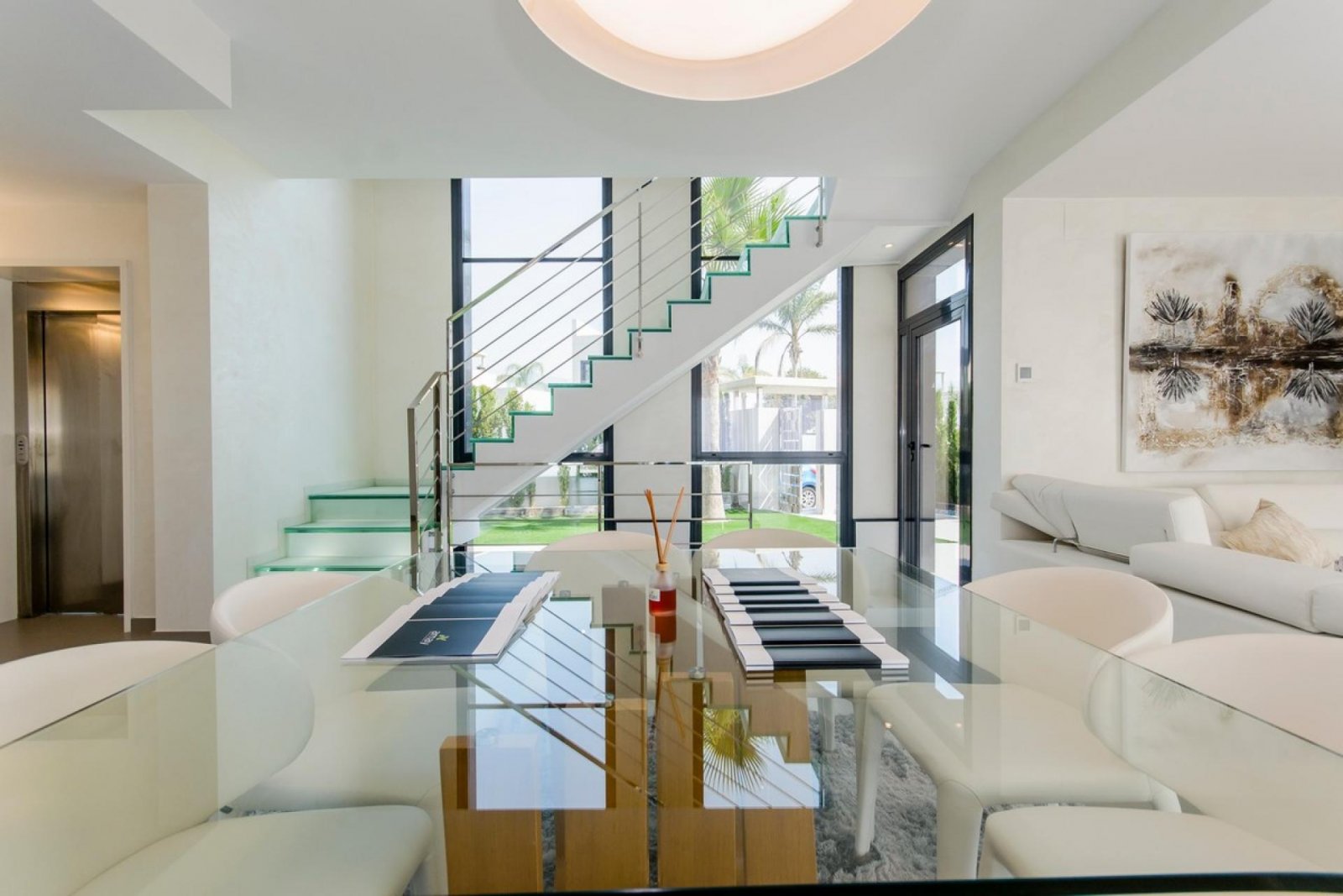 <p>Villa provided with 3 Bedrooms and 4 Bathrooms, private swimming pool and underground parking space. </p><p>Discover this beautiful development ...
