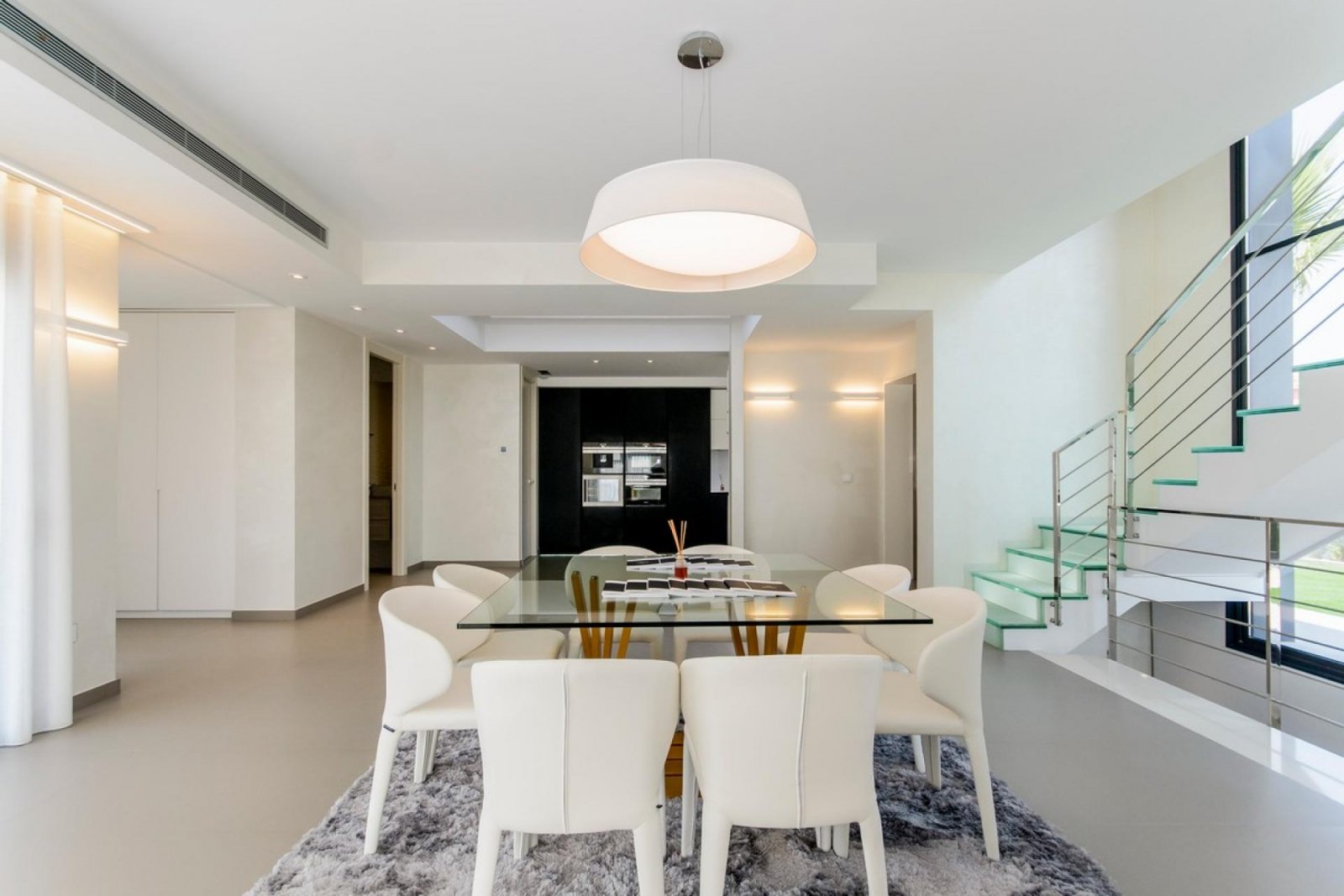 <p>Villa provided with 3 Bedrooms and 4 Bathrooms, private swimming pool and underground parking space. </p><p>Discover this beautiful development ...