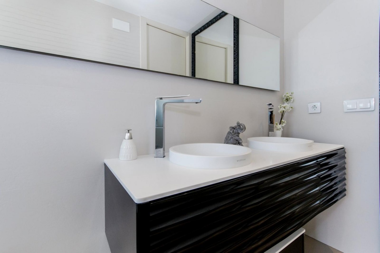 <p>Villa provided with 3 Bedrooms and 4 Bathrooms, private swimming pool and underground parking space. </p><p>Discover this beautiful development ...