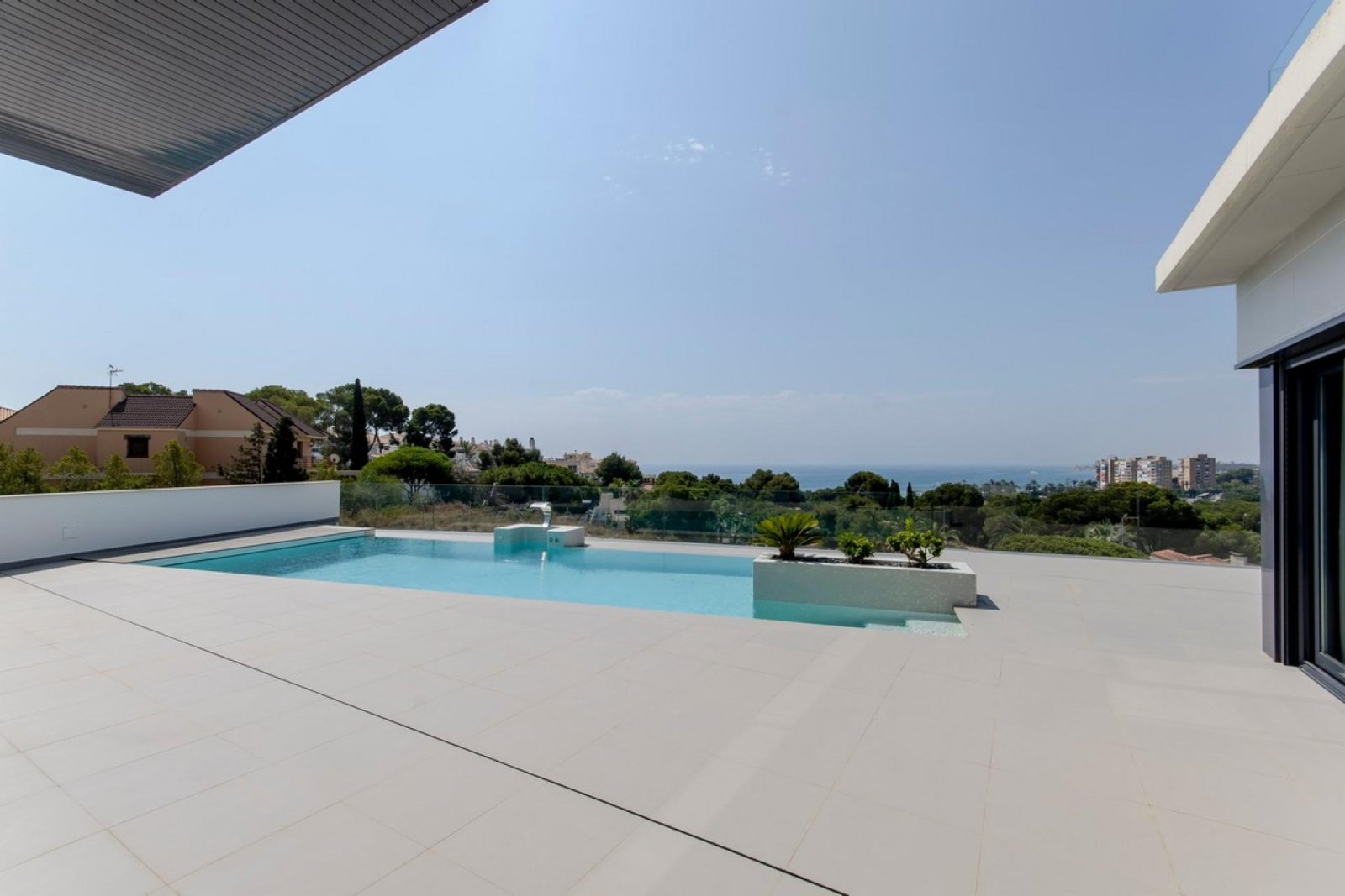<p>Villa provided with 3 Bedrooms and 4 Bathrooms, private swimming pool and underground parking space. </p><p>Discover this beautiful development ...