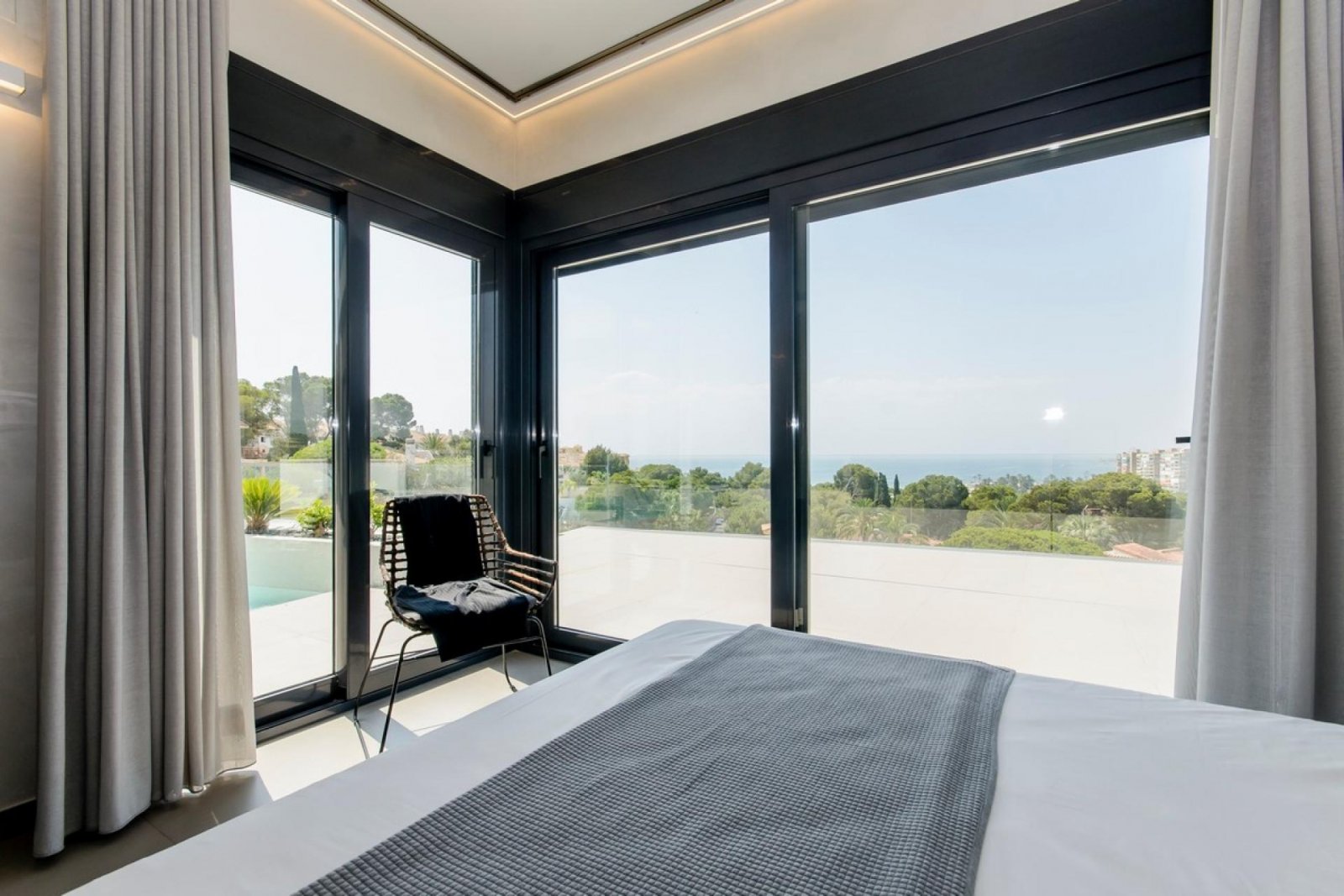 <p>Villa provided with 3 Bedrooms and 4 Bathrooms, private swimming pool and underground parking space. </p><p>Discover this beautiful development ...