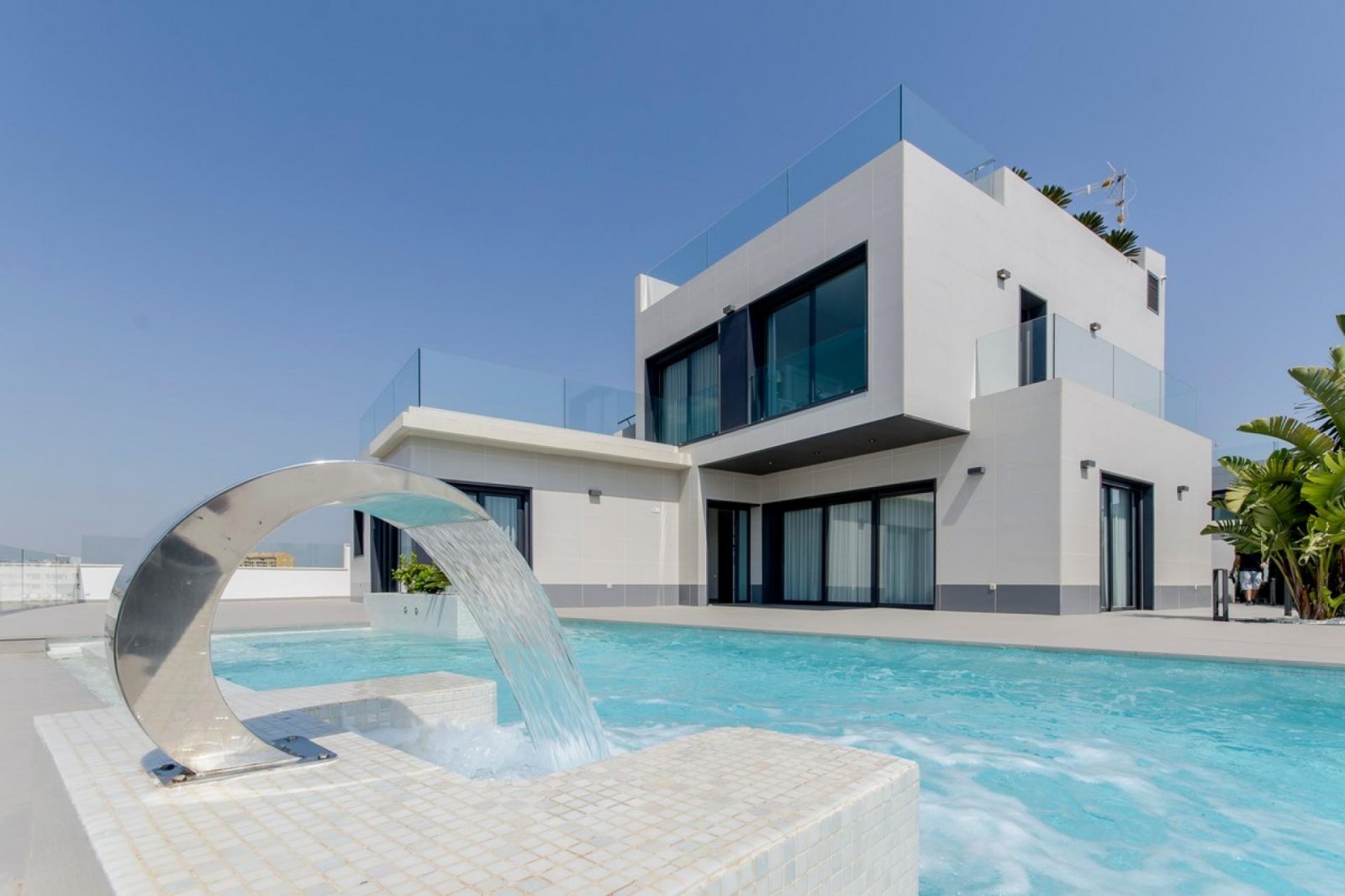 <p>Villa provided with 3 Bedrooms and 4 Bathrooms, private swimming pool and underground parking space. </p><p>Discover this beautiful development ...