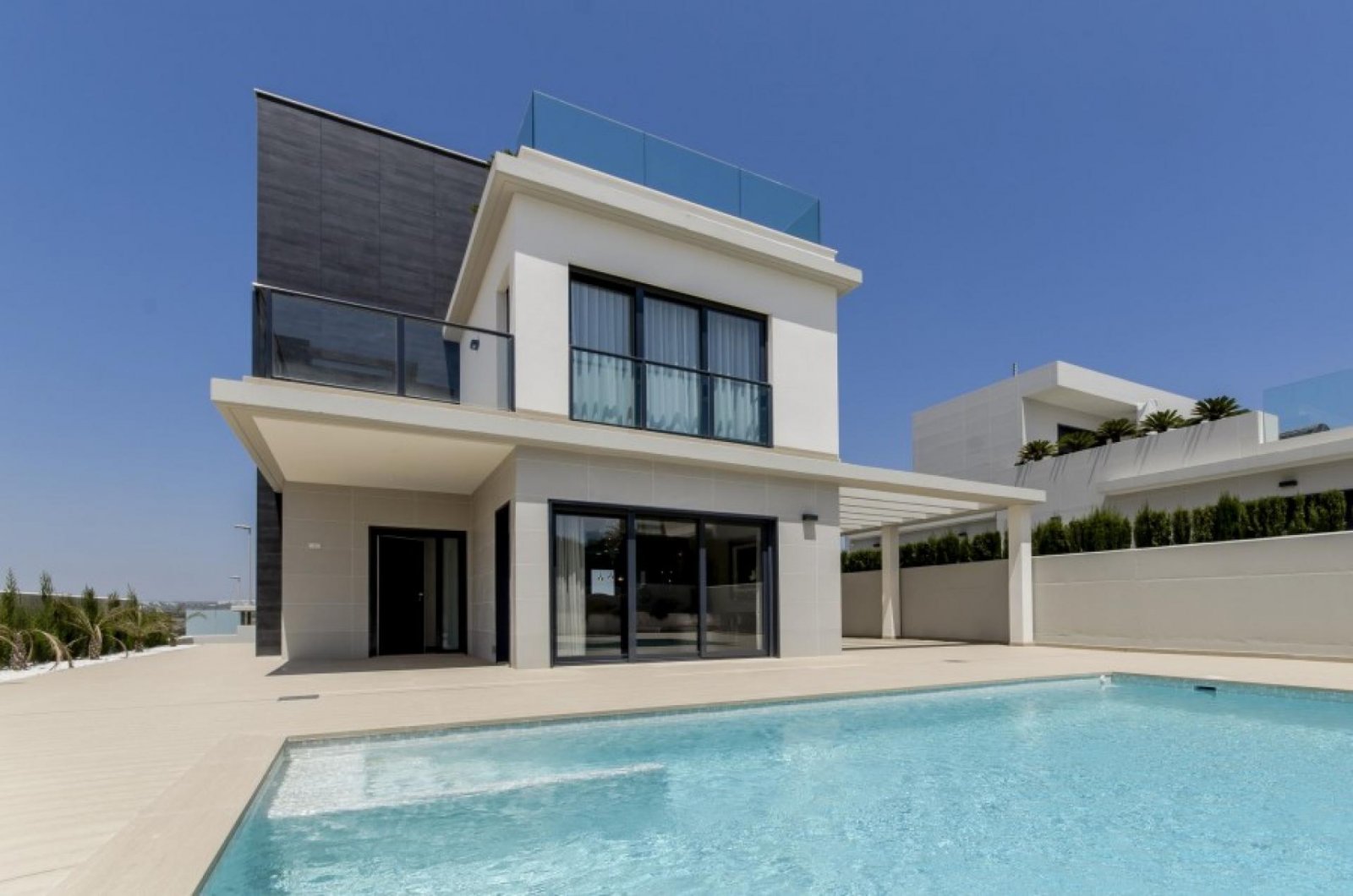 <p>Villa provided with 3 Bedrooms and 3 Bathrooms, private swimming pool and parking space on own plot. </p><p>Discover this beautiful development ...