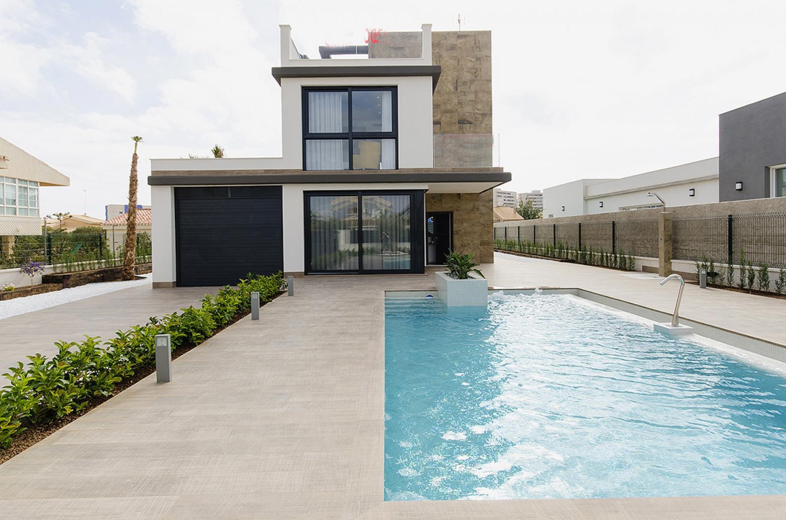 <p>Villa provided with 3 Bedrooms and 3 Bathrooms, private swimming pool and parking space on own plot. </p><p>Discover this beautiful development ...