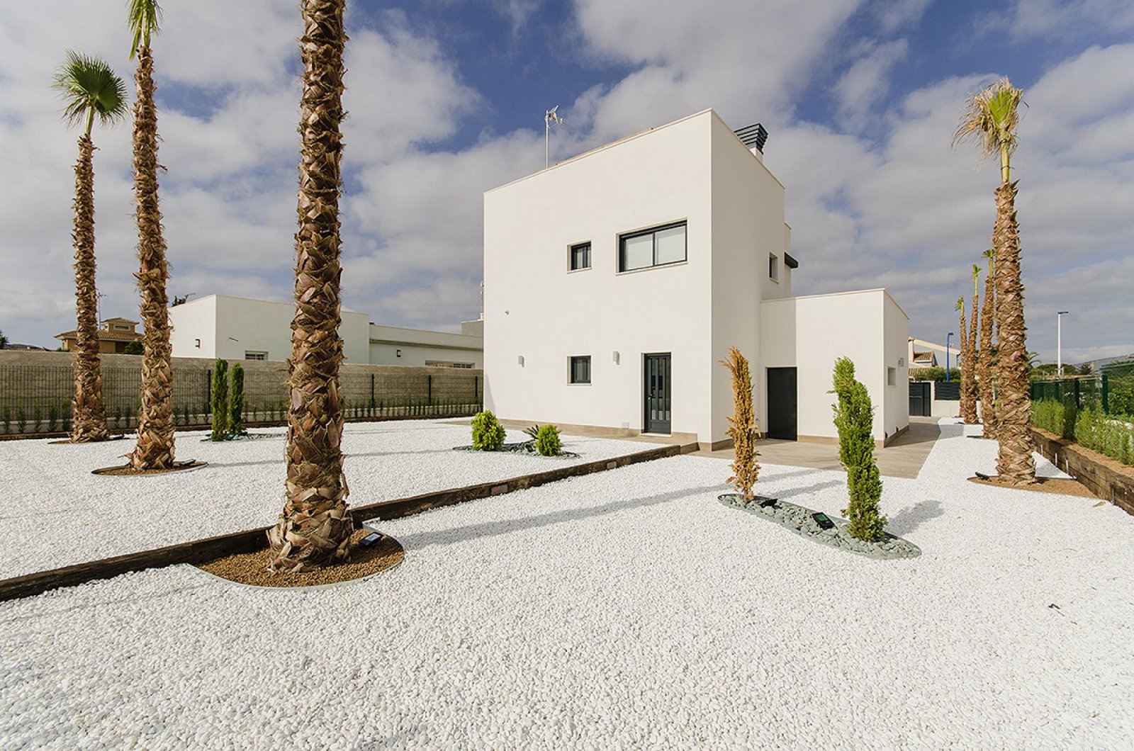 <p>Villa provided with 3 Bedrooms and 3 Bathrooms, private swimming pool and parking space on own plot. </p><p>Discover this beautiful development ...