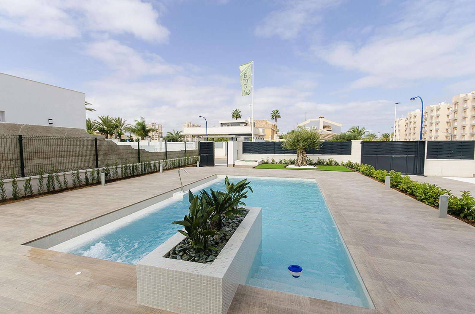 <p>Villa provided with 3 Bedrooms and 3 Bathrooms, private swimming pool and parking space on own plot. </p><p>Discover this beautiful development ...