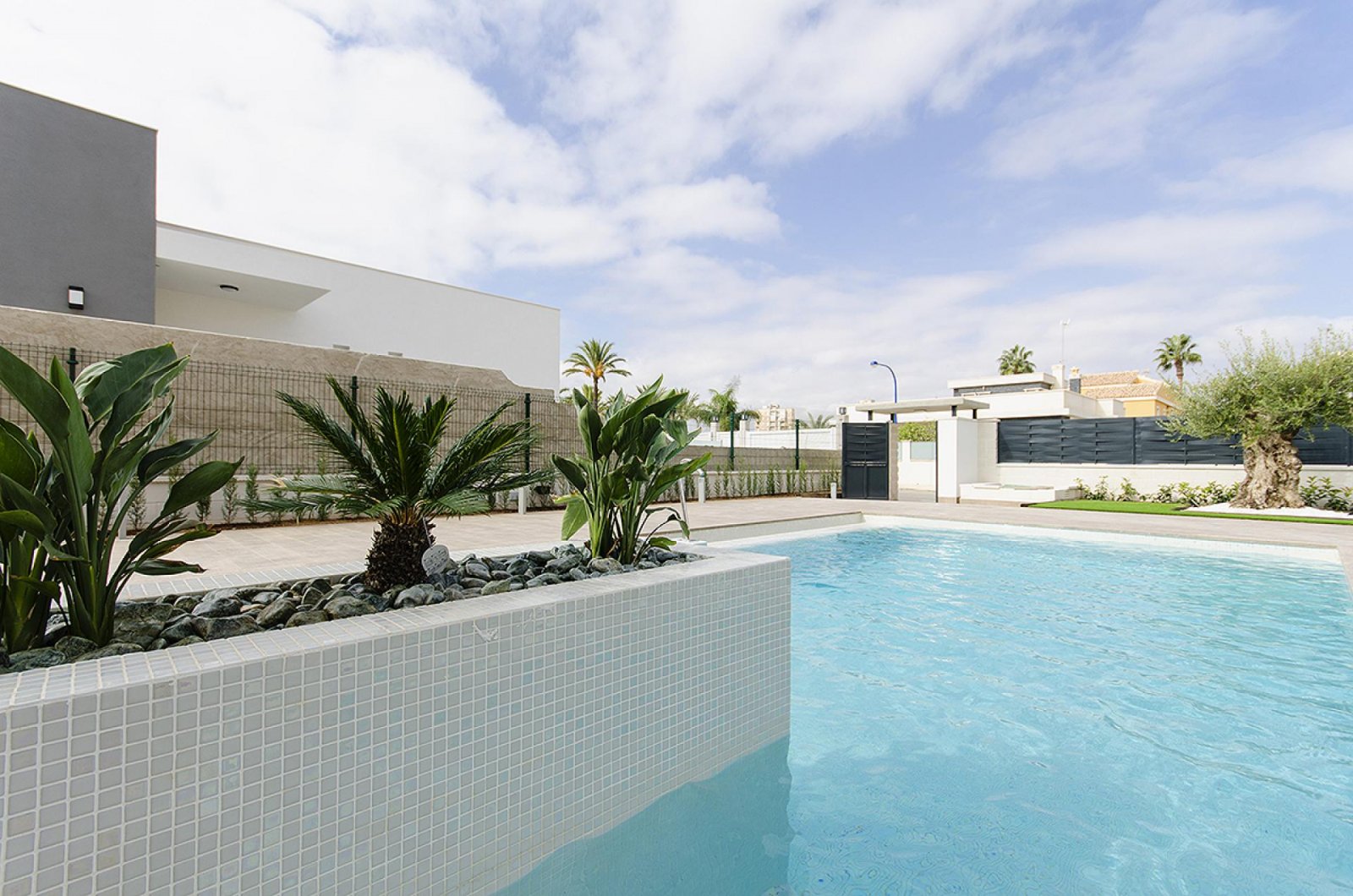 <p>Villa provided with 3 Bedrooms and 3 Bathrooms, private swimming pool and parking space on own plot. </p><p>Discover this beautiful development ...