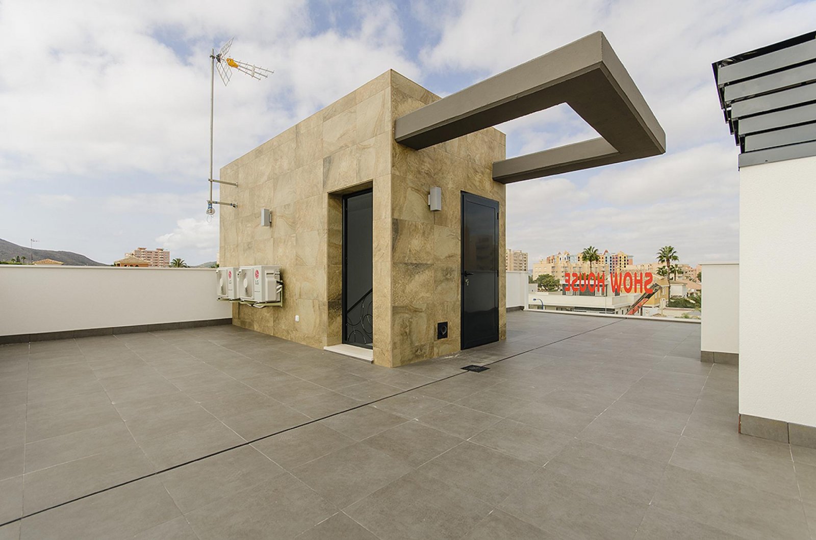 <p>Villa provided with 3 Bedrooms and 3 Bathrooms, private swimming pool and parking space on own plot. </p><p>Discover this beautiful development ...