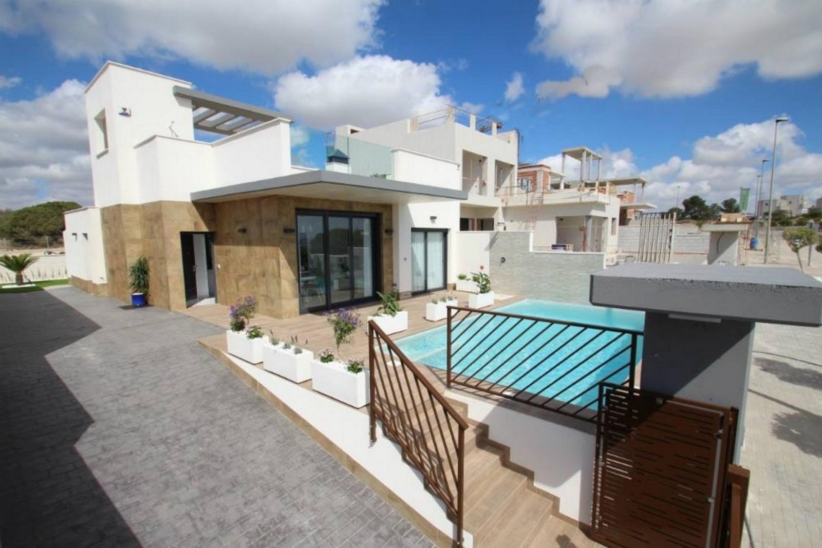 <p>Villa provided with 3 Bedrooms and 2 Bathrooms, private swimming pool and parking space on own plot. </p><p>Discover this beautiful development ...