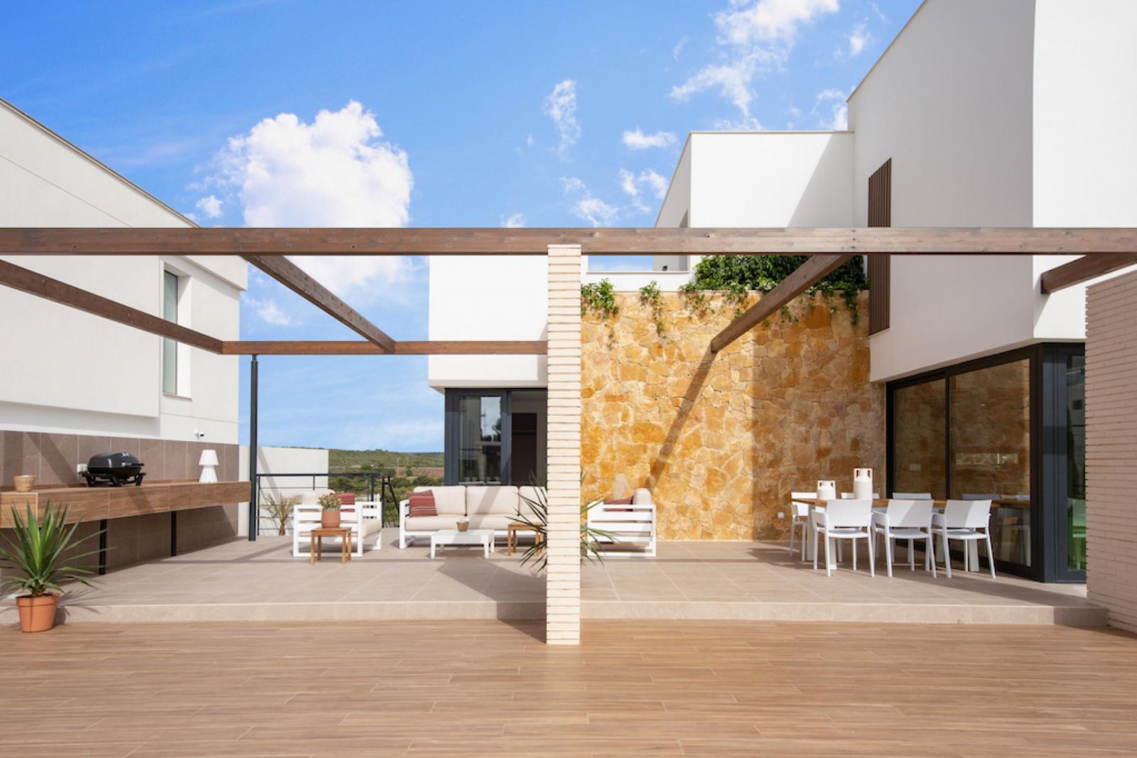 <p>Villa provided with 4 Bedrooms and 4 Bathrooms, private swimming pool and parking space on own plot. </p><p>Beautiful villas in Mirador De La De...
