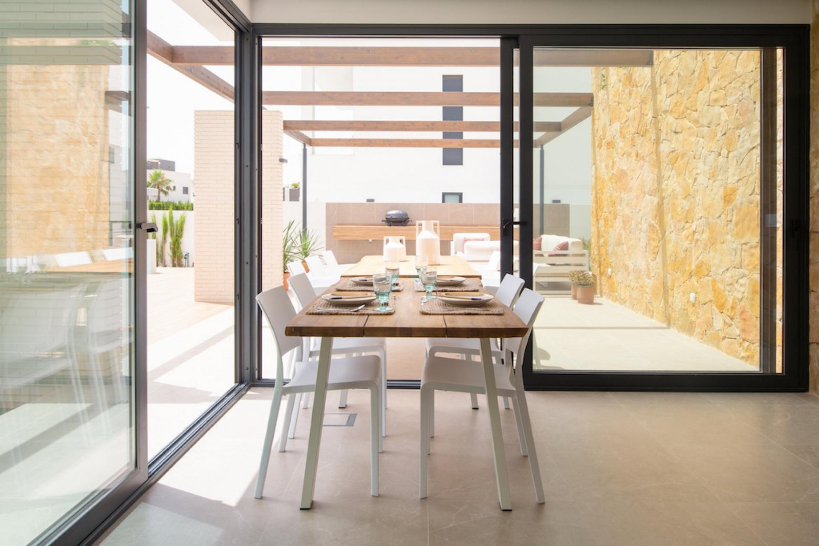 <p>Villa provided with 4 Bedrooms and 4 Bathrooms, private swimming pool and parking space on own plot. </p><p>Beautiful villas in Mirador De La De...