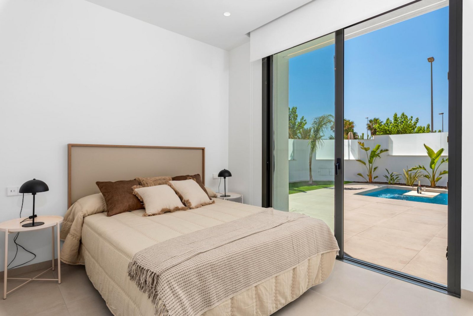 <p>Villa provided with 3 Bedrooms and 2 Bathrooms, private swimming pool and parking space on own plot. </p><p>Discover these beautiful villas, loc...