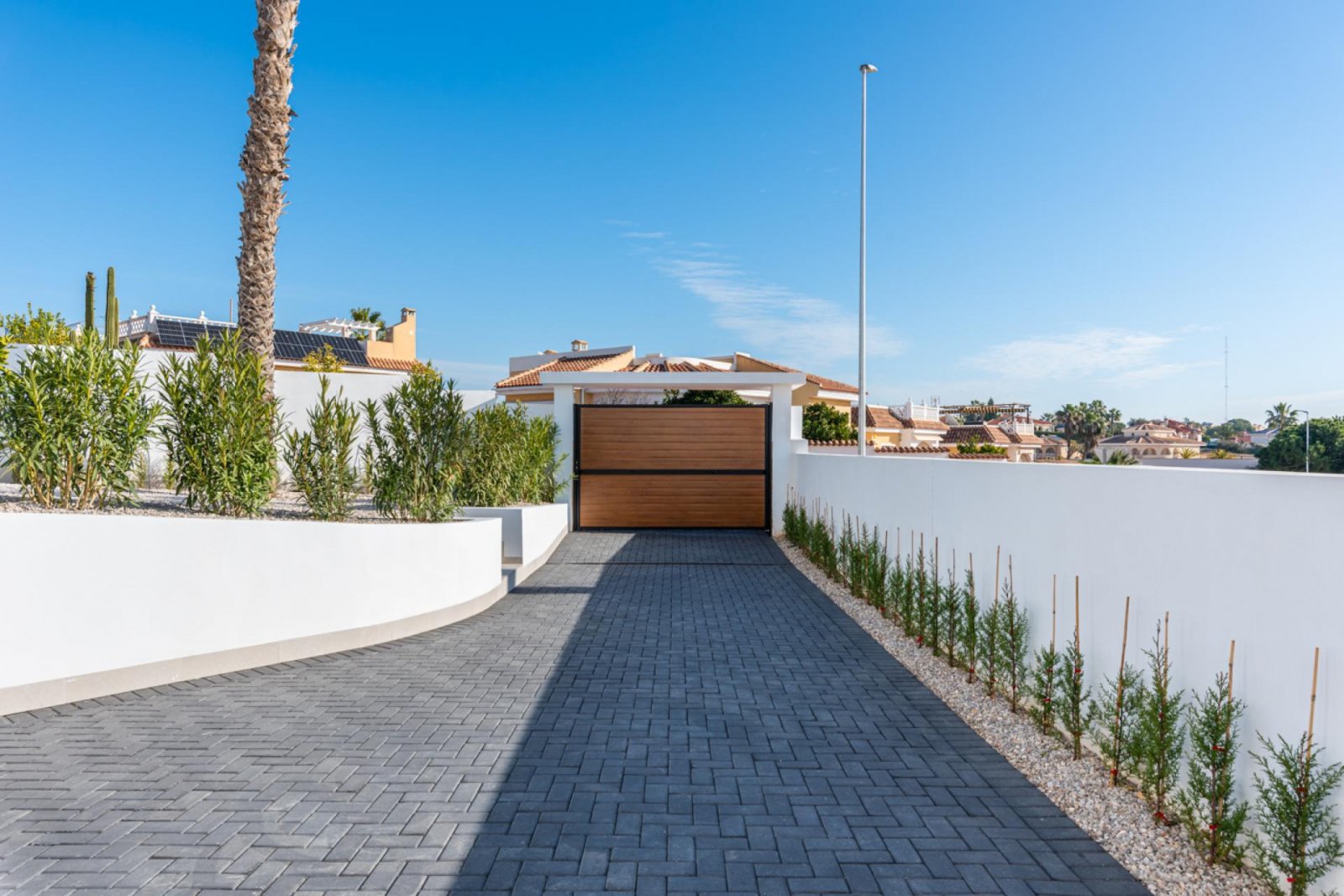 Hochwertige Villa mit Pool und Seeblick