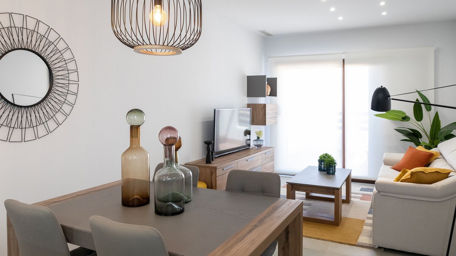 Stilvolles Wohnen mit Pool, Garten und Wellness
