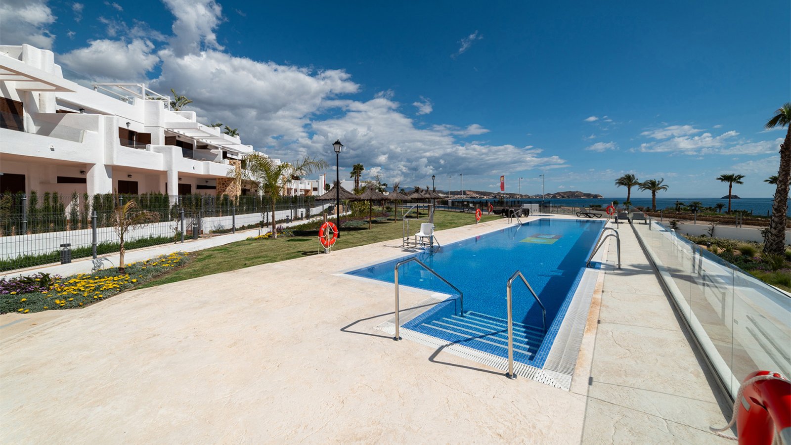 Exklusives Wohnen mit Pools, Seen und Wellnessbereichen
