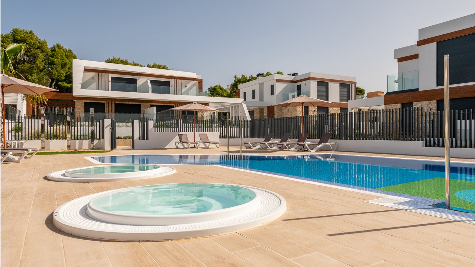 Luz de Cala Ratjada by TM is a luxury residential project on the easternmost tip of the Island of Mallorca in Cala Ratjada, set in a unique locatio...