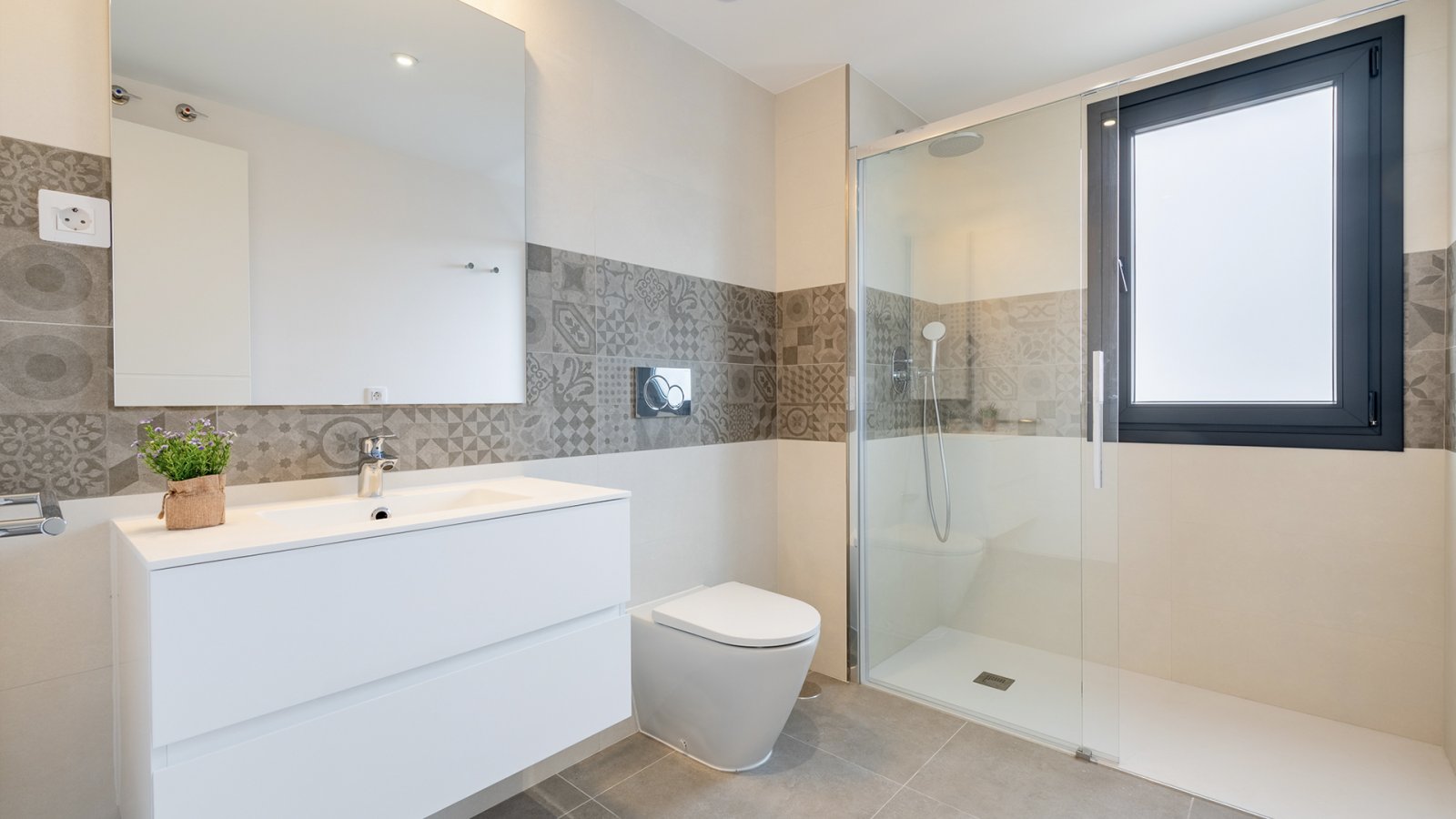 Luz de Cala Ratjada by TM is a luxury residential project on the easternmost tip of the Island of Mallorca in Cala Ratjada, set in a unique locatio...