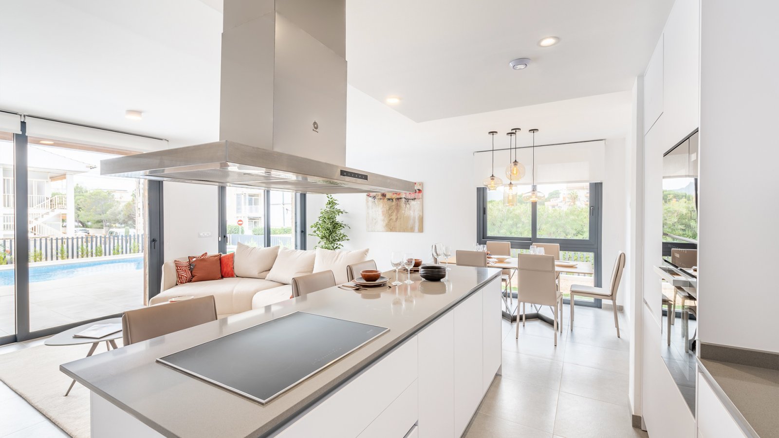 Luz de Cala Ratjada by TM is a luxury residential project on the easternmost tip of the Island of Mallorca in Cala Ratjada, set in a unique locatio...