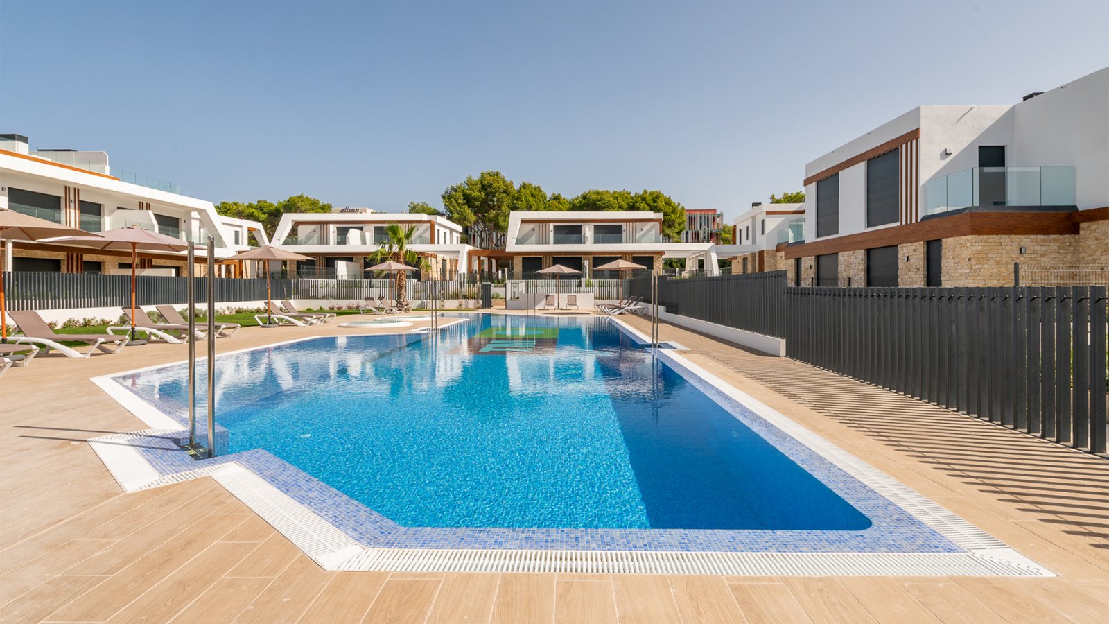 Luz de Cala Ratjada by TM is a luxury residential project on the easternmost tip of the Island of Mallorca in Cala Ratjada, set in a unique locatio...