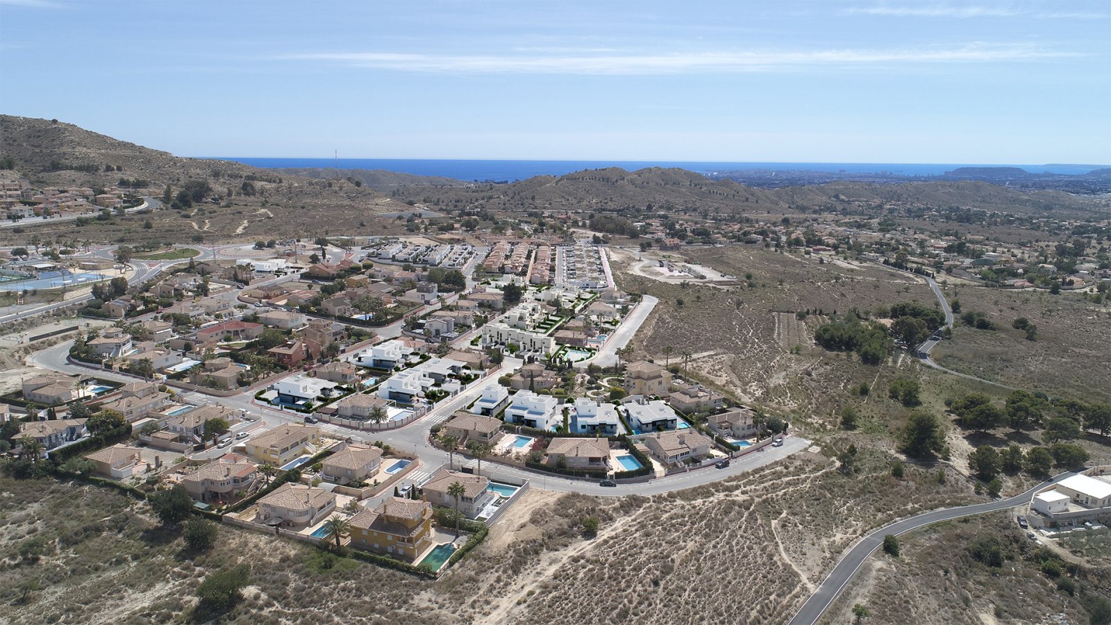 Busot, zona Bonalba Golf (Alicante): Los Altos de Alicante is located in a natural setting in the foothills of the Sierra del Cabeço d´Or mountains and is also a short distance from th... 