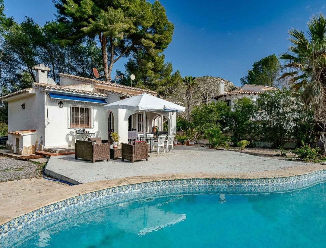 Villa in El Portet in Moraira for sale, very close to the beachIn one of the most exclusive and tranquil areas of Moraira, in the El Portet area, ...