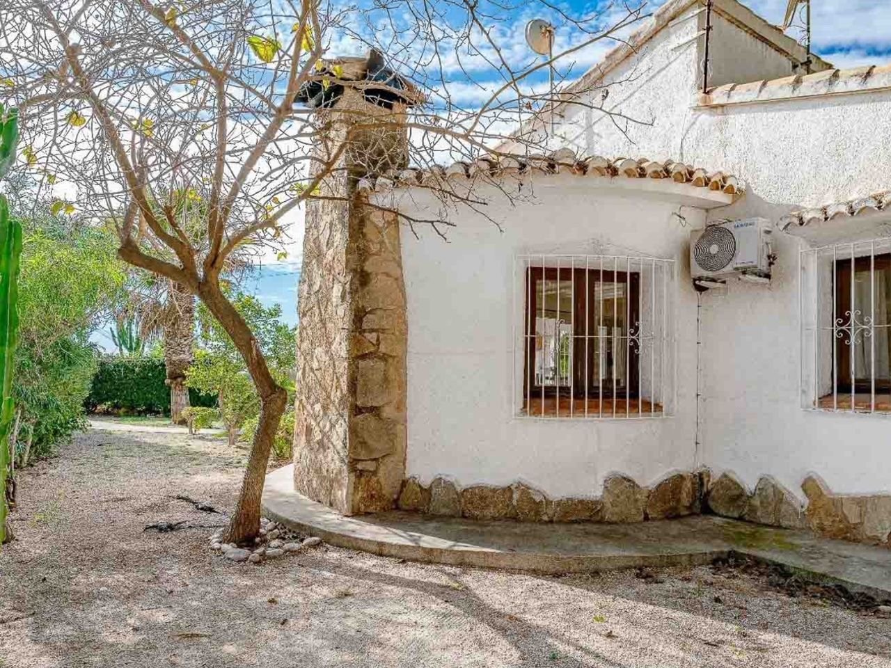 Villa in El Portet in Moraira for sale, very close to the beachIn one of the most exclusive and tranquil areas of Moraira, in the El Portet area, ...