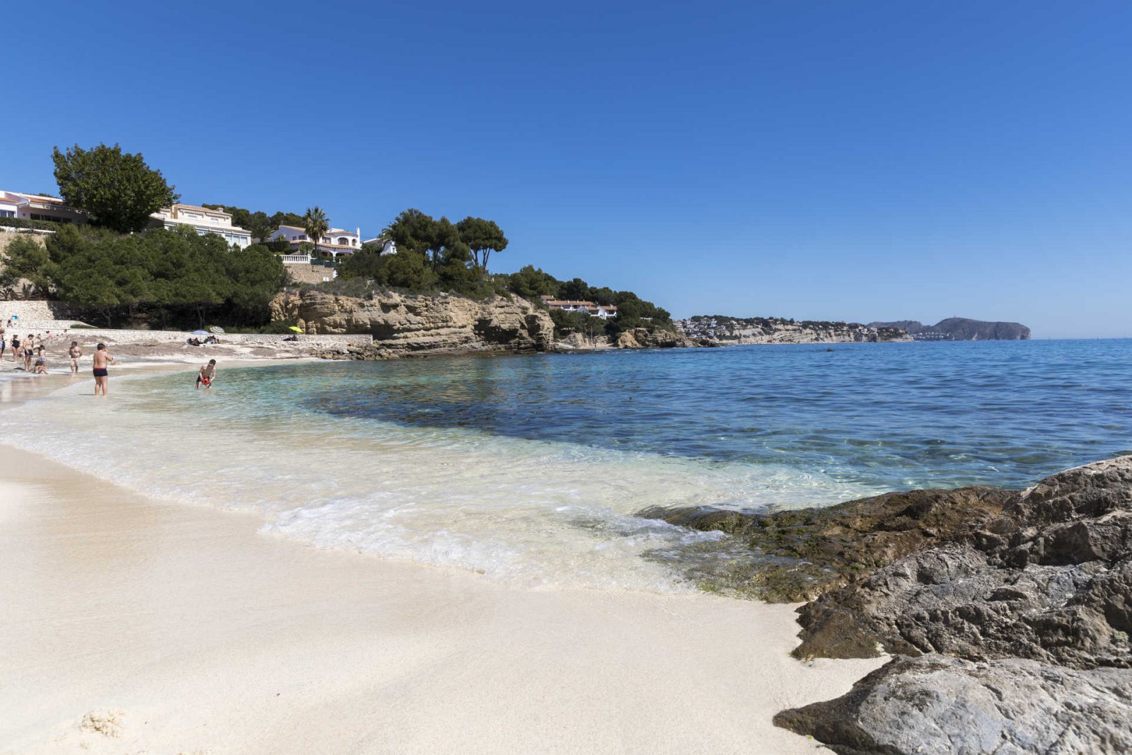 Plot of 2,560 m2 for 1 or 2 luxury villas on Benissa coast with panoramic sea views from Moraira to the Peñon de Ifach in Calpe.These are 2 adjo...