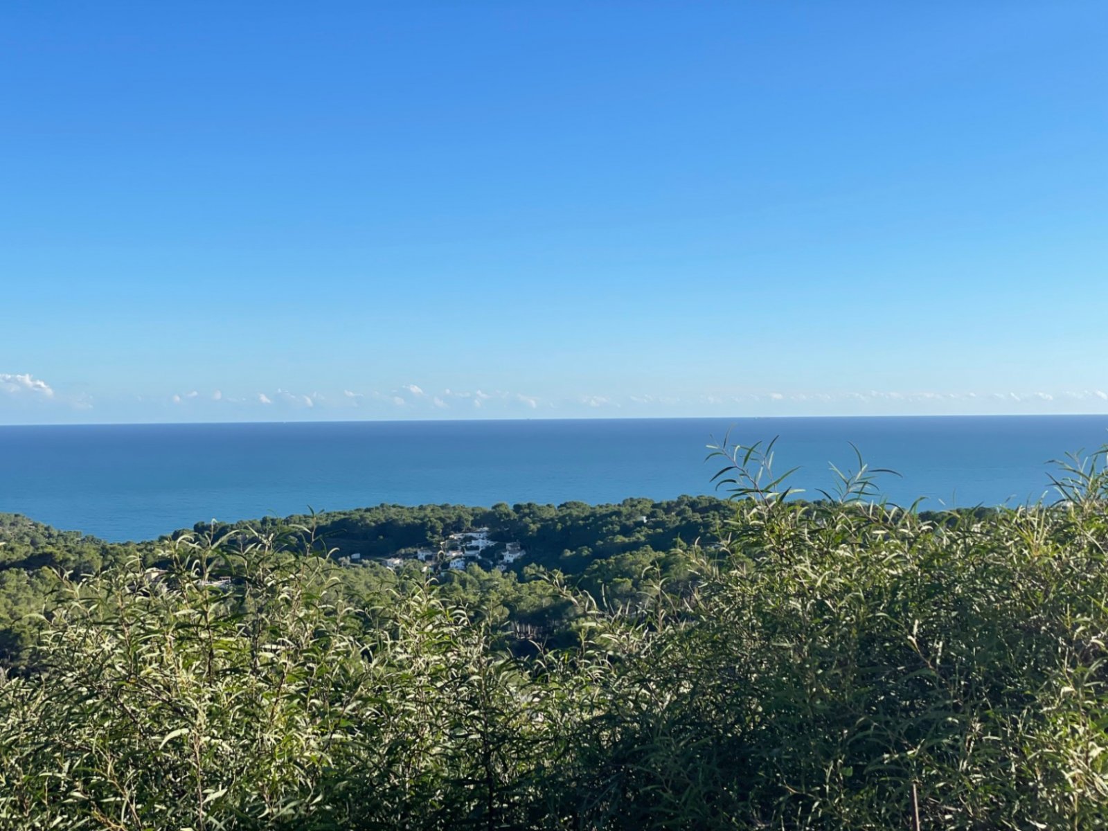 Plot of 2,560 m2 for 1 or 2 luxury villas on Benissa coast with panoramic sea views from Moraira to the Peñon de Ifach in Calpe.These are 2 adjo...