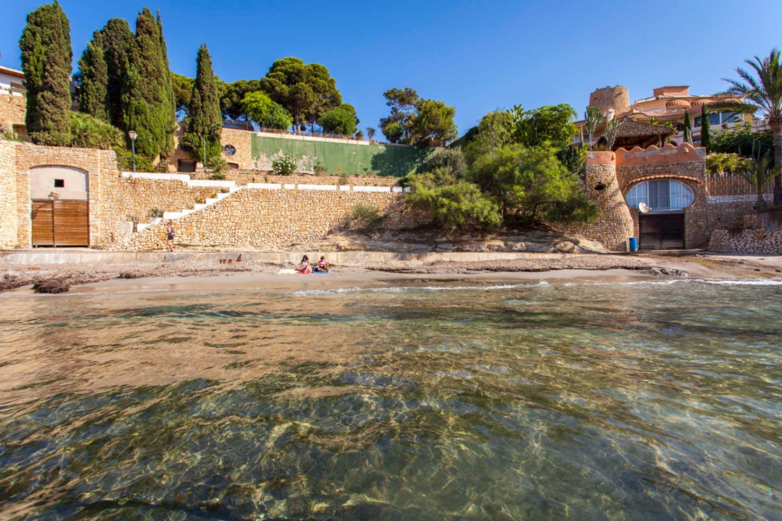 Plot of 2,560 m2 for 1 or 2 luxury villas on Benissa coast with panoramic sea views from Moraira to the Peñon de Ifach in Calpe.These are 2 adjo...